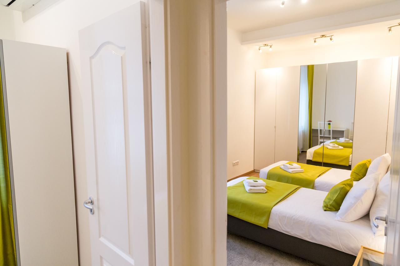 Balaton Delux Apartment Budapest Luaran gambar