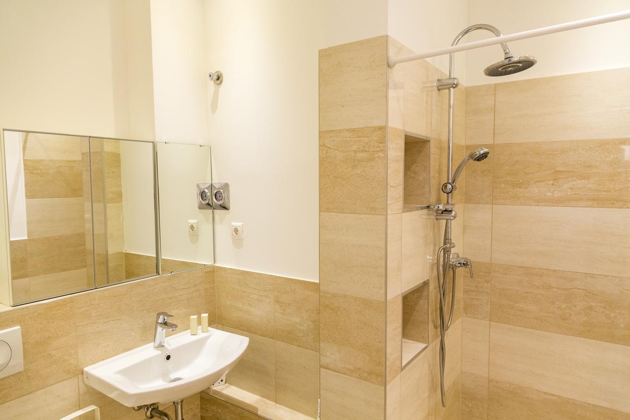 Balaton Delux Apartment Budapest Luaran gambar
