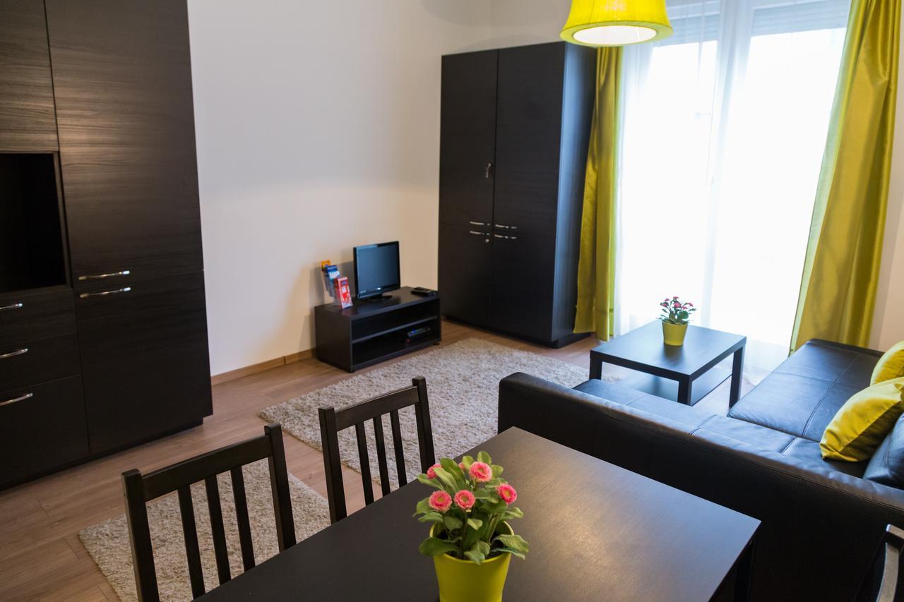Balaton Delux Apartment Budapest Luaran gambar