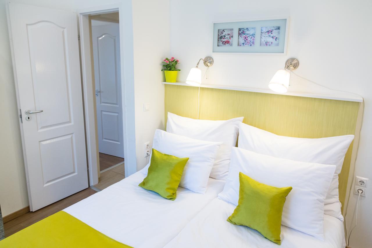 Balaton Delux Apartment Budapest Luaran gambar