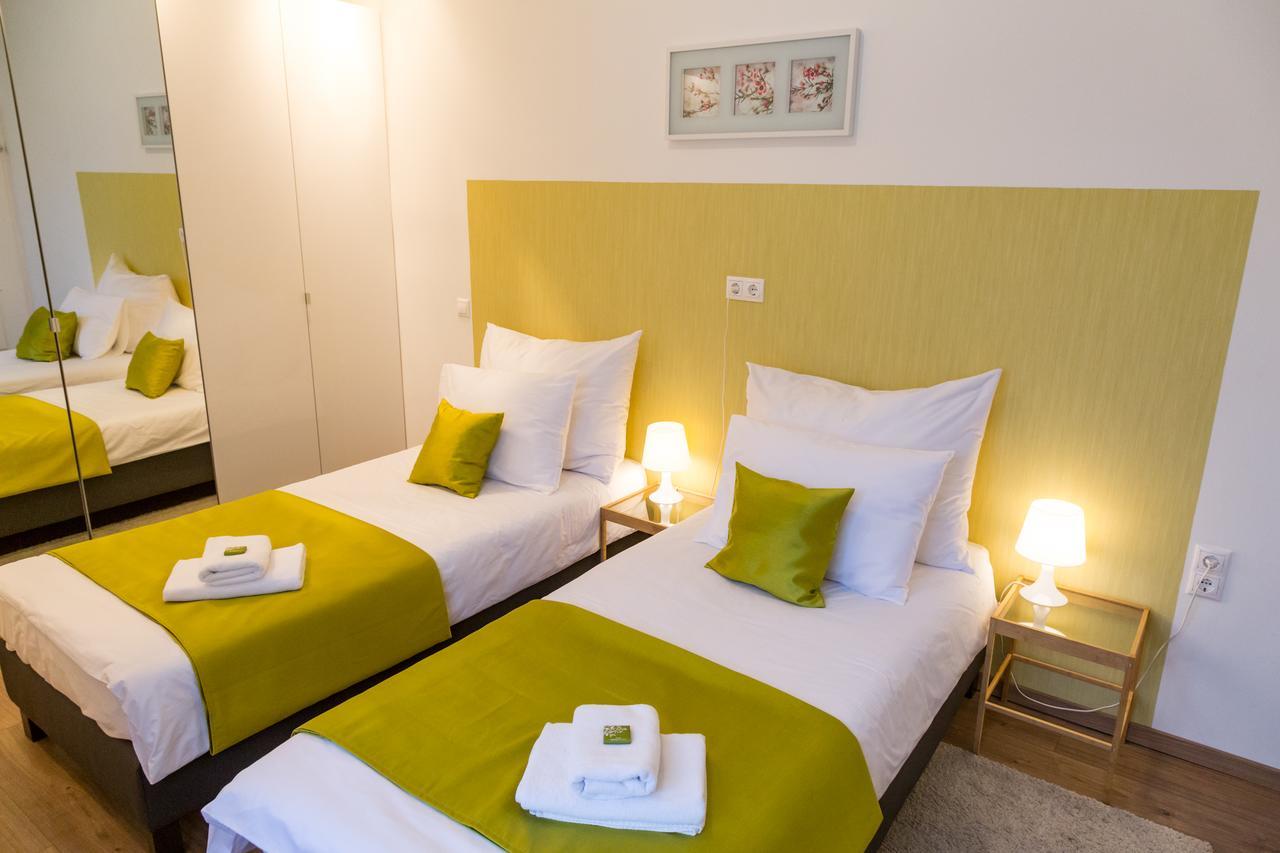 Balaton Delux Apartment Budapest Luaran gambar