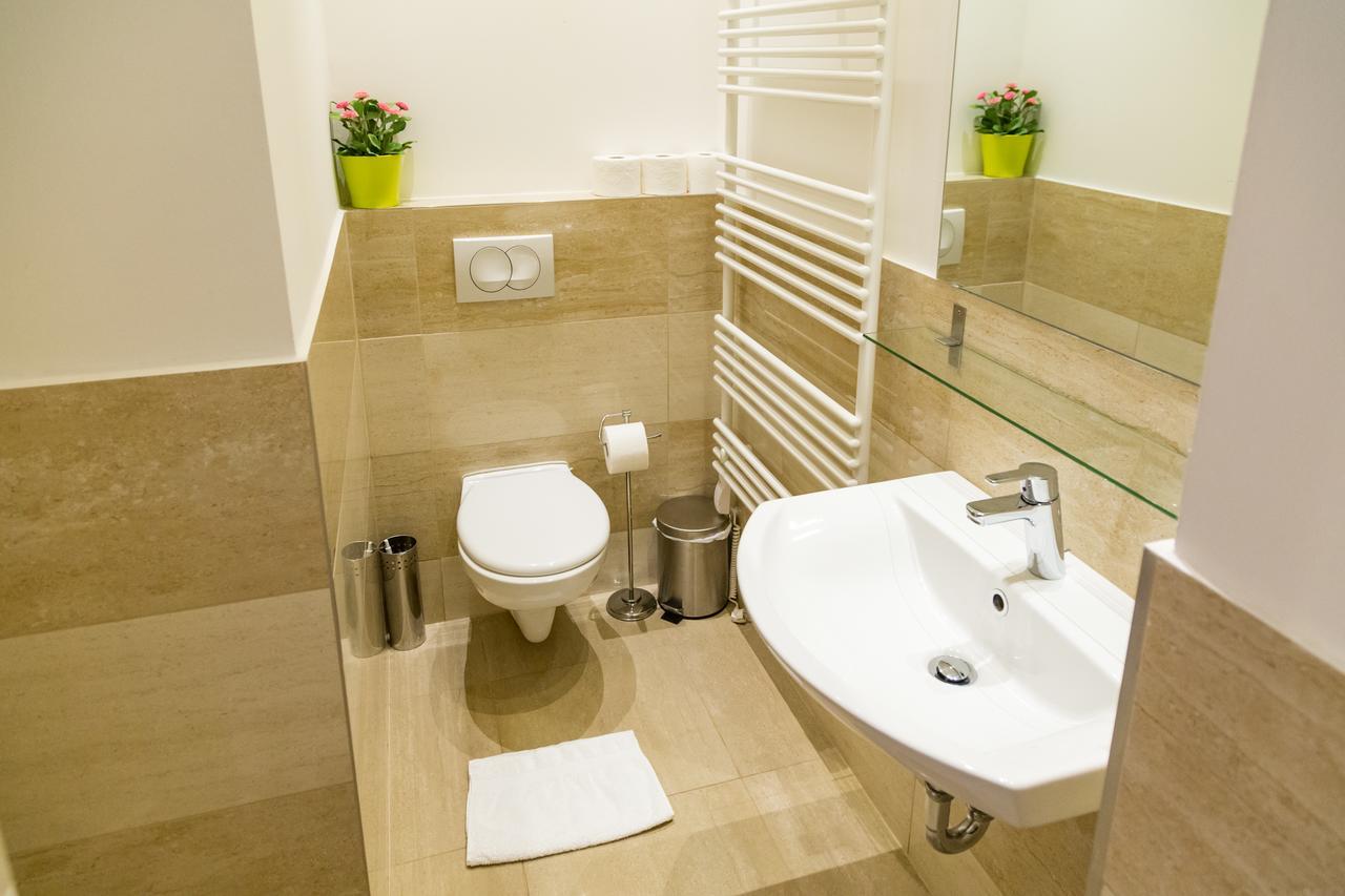 Balaton Delux Apartment Budapest Luaran gambar