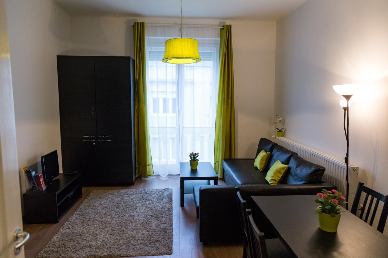 Balaton Delux Apartment Budapest Luaran gambar
