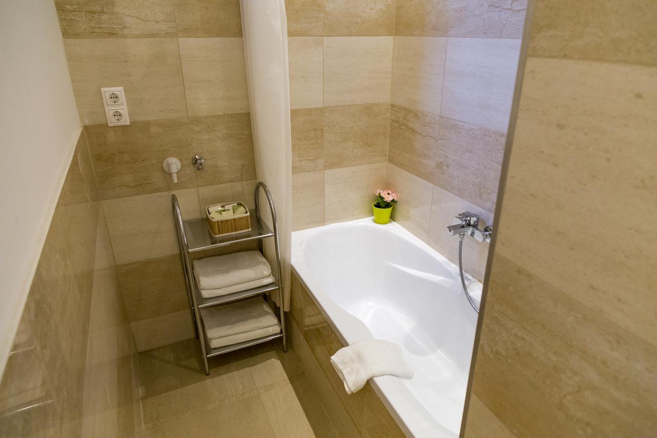 Balaton Delux Apartment Budapest Luaran gambar