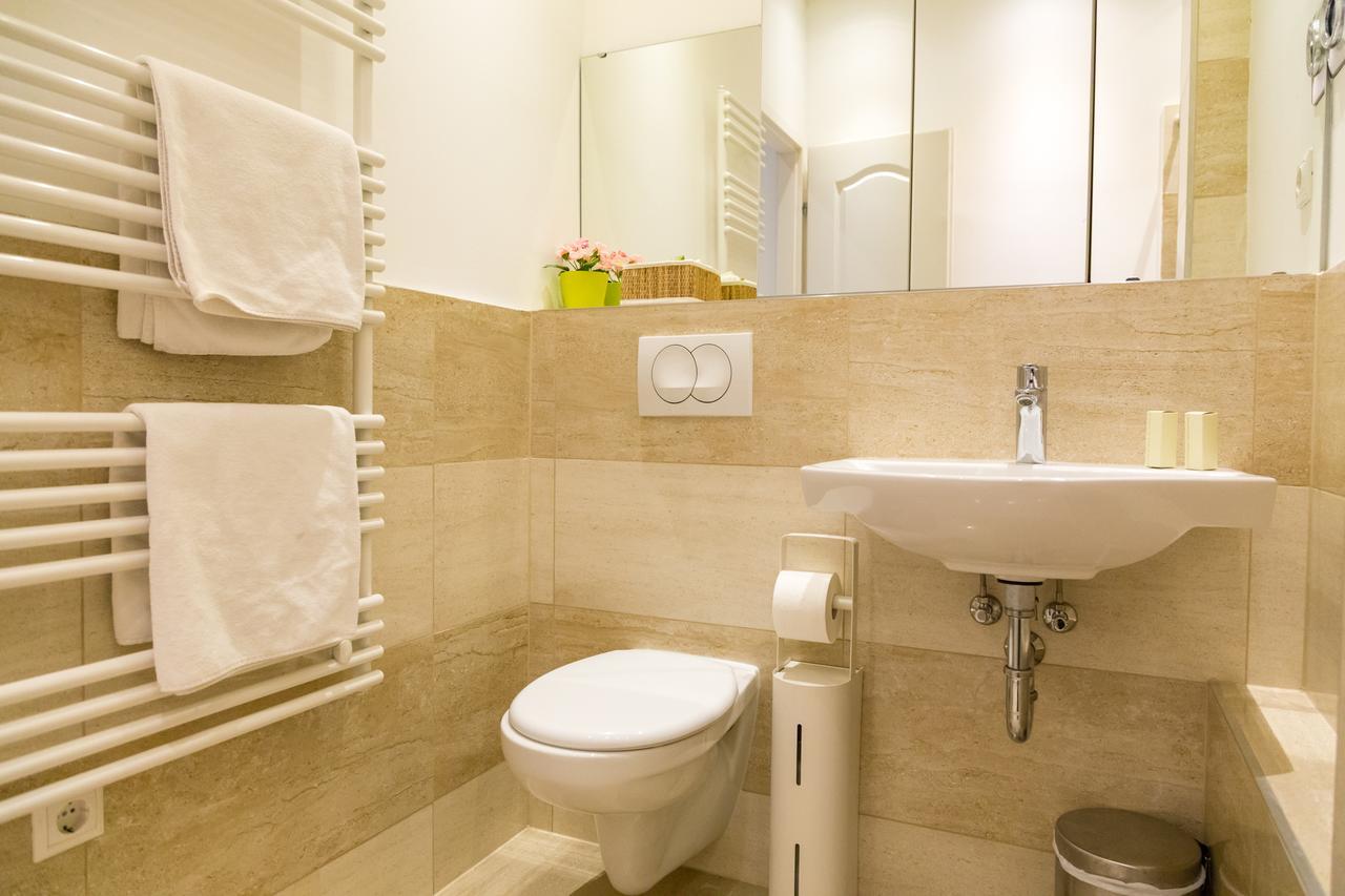 Balaton Delux Apartment Budapest Luaran gambar